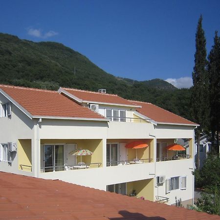 Apartments Viktoria Tivat Exteriör bild