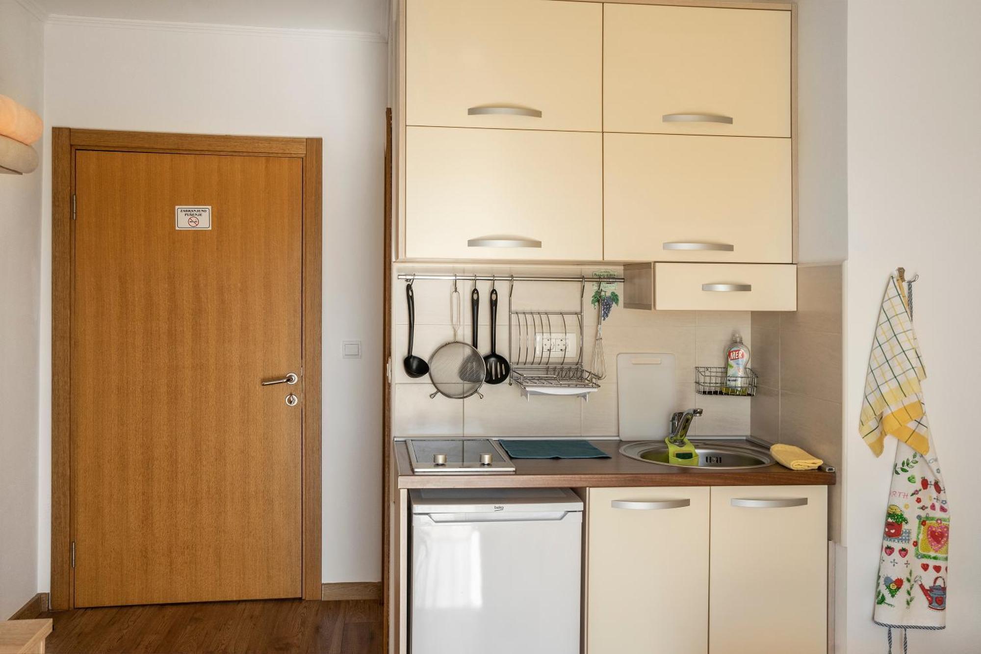 Apartments Viktoria Tivat Exteriör bild