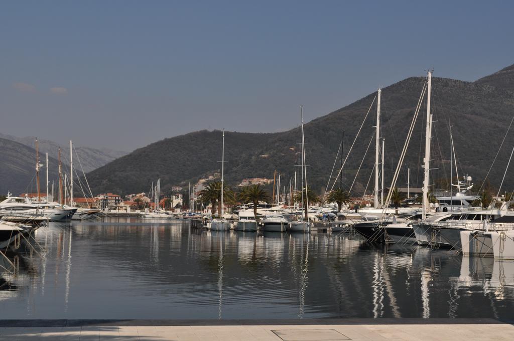 Apartments Viktoria Tivat Exteriör bild