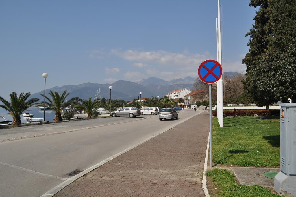 Apartments Viktoria Tivat Exteriör bild
