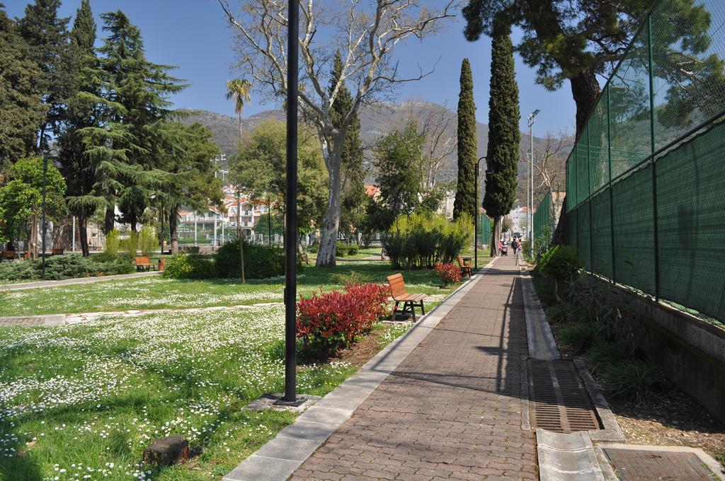 Apartments Viktoria Tivat Exteriör bild