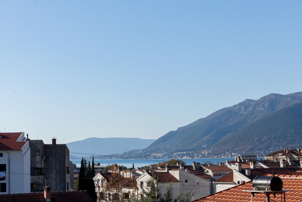 Apartments Viktoria Tivat Exteriör bild