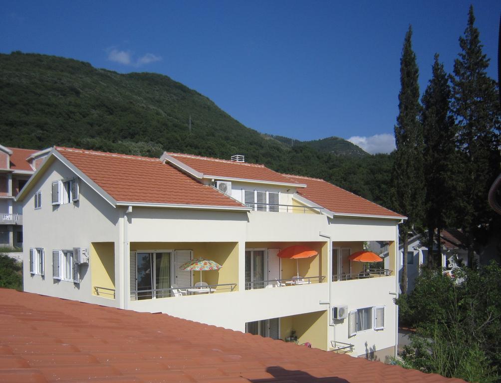 Apartments Viktoria Tivat Exteriör bild