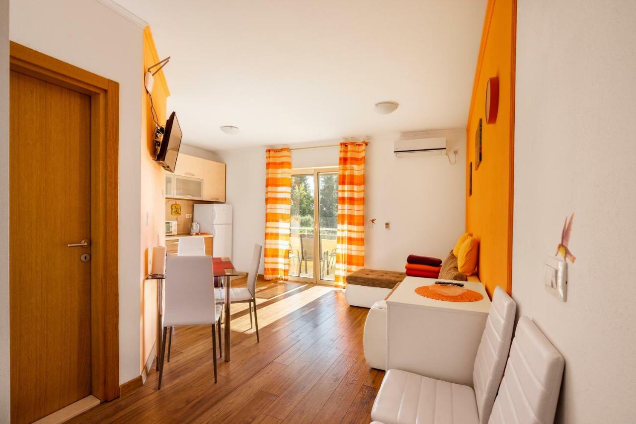 Apartments Viktoria Tivat Exteriör bild